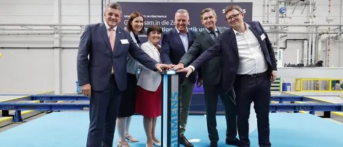 Gemeinsam am Startknopf: Franz Jost, Tanja Kienegger, Manuela Khom, Mario Kunasek, Peter Hanke und Stefan Erlach