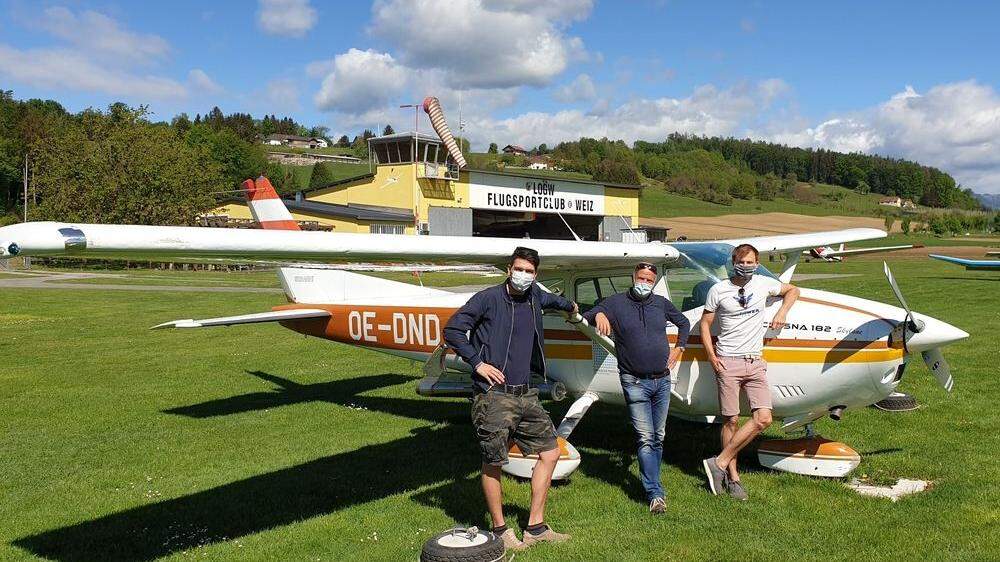 Stephan Tauschmann von Flugsportclub Weiz, Josef Mündler und Christoph Wiedner von der Steirischen Hagelabwehr Genossenschaft