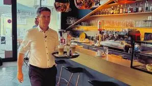 Dass Landesrat Daniel Fellner offiziell kellnerte, stieß der ÖVP auf