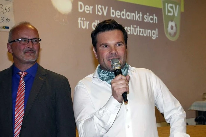 Sportvereinsobmann Reinhold Fink bedankte sich bei den Gästen fürs zahlreiche Erscheinen und begrüßte...