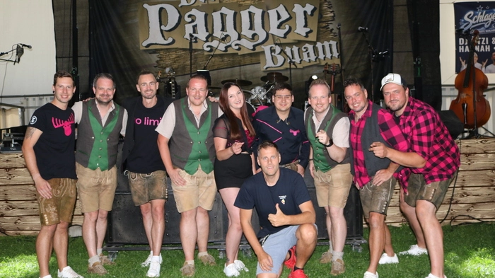 Am Samstagabend feierte die Freiwillige Feuerwehr Kliening am Sportplatz Bad St. Leonhard ihr Zeltfest. Kommandant Martin Oswald organisierte dafür mit seinen Kameraden das bekannte Volksmusiktrio „Die Pagger Buam“ aus der Steiermark.