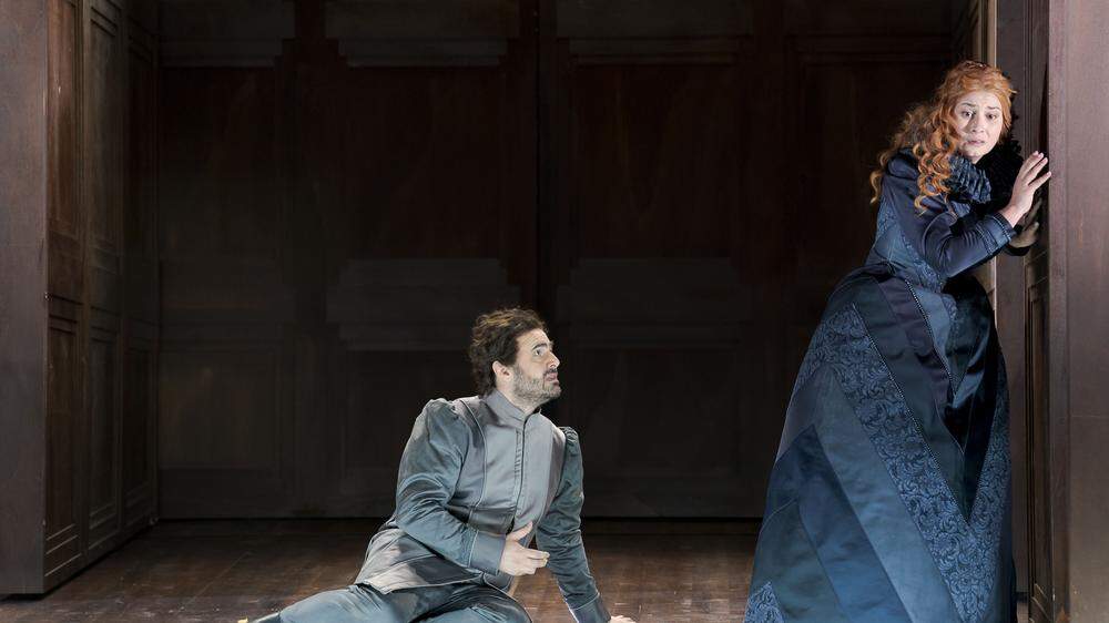 Großartiges Duell-Duett der verzweifelt Liebenden: Otar Jorjikia als Carlo und Aurelia Florian als Elisabetta