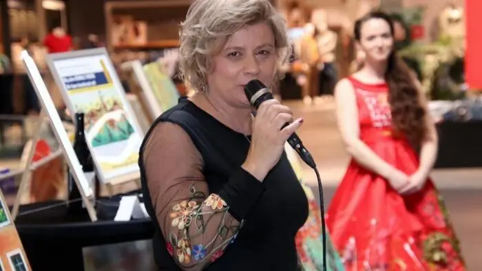 „60 Jahre Biennale Venedig – und wir feiern künstlerisch mit“ – unter diesem Motto lud die weststeirische Künstlerin Michaela Lukmann, weithin bekannt unter ihrem Künstlernamen „Arthena Maxx“ zur Kunstschau und Kunstmesse in das Weststeirische Einkaufszentrum in Bärnbach ein.
