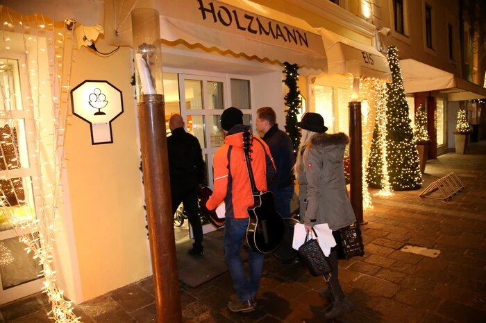 Übrigens: Zwölf Lokale standen am Samstag am Tourplan. 