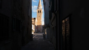 Blick auf den Kampanile der alten Bischofskirche von Grado