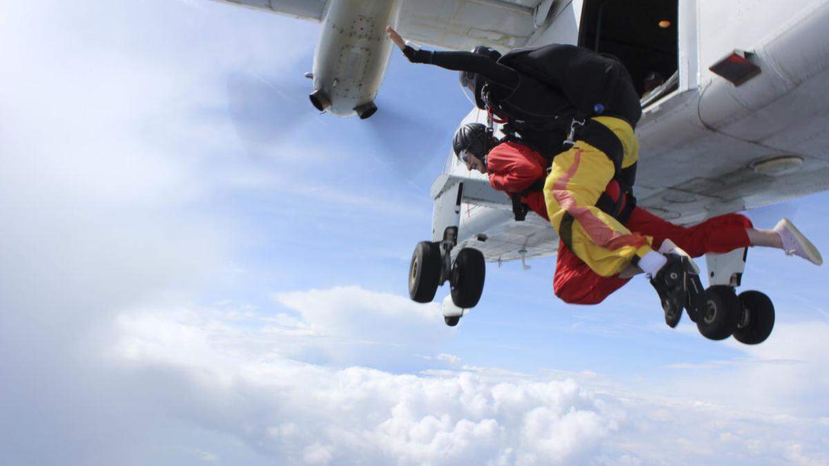 Sujetbild: Tandem-Fallschirmsprung am Thalerhof