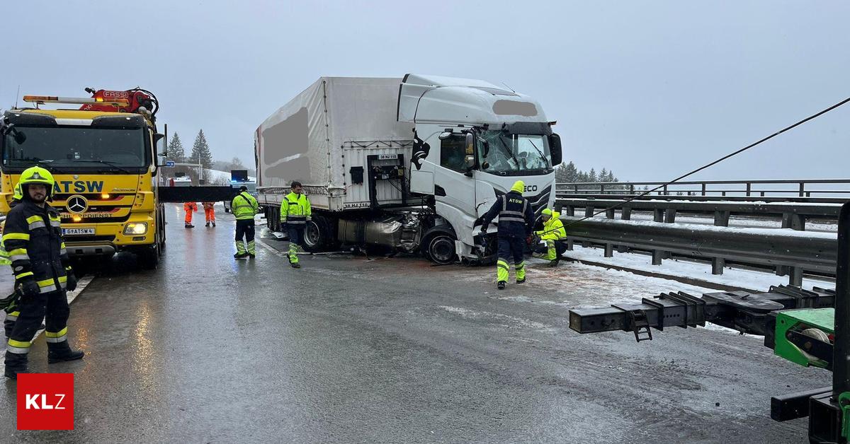 Lkw-prallte-gegen-Leitschiene-A2-im-steirischen-Packabschnitt-gesperrt