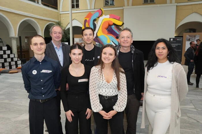 Noel Seitner, Martin Schneider (Studienbereichsleiter), Marlene Filzmaier, Julien Presland, Giulia Wiedner, Wolfgang Grillitsch (Studiengangsleiter Architektur) und Samantha Tady