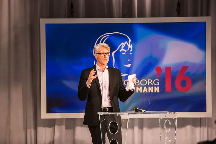 ... Durch den Abend und durch den Wettbewerb führt wie gewohnt Moderator Christian Ankowitsch ...