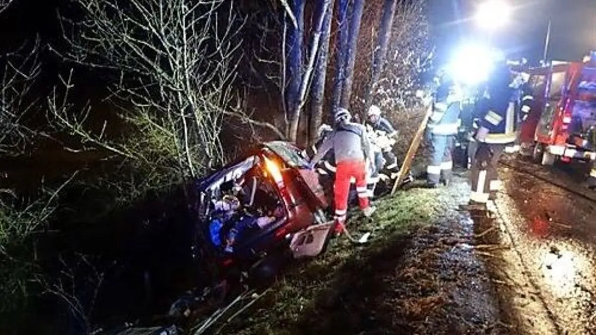 Etwa 45 Feuerwehrleute standen bei dem Unfall  im Einsatz