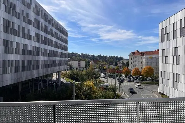 Der Blick hinunter in Richtung Riesplatz-Kreuzung.