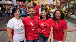 Christine Wuksch, Rene Pucher, Tina Roßmann und Michaela Altendorfer vor dem Start des Erwachsenenlaufs in Baldramsdorf