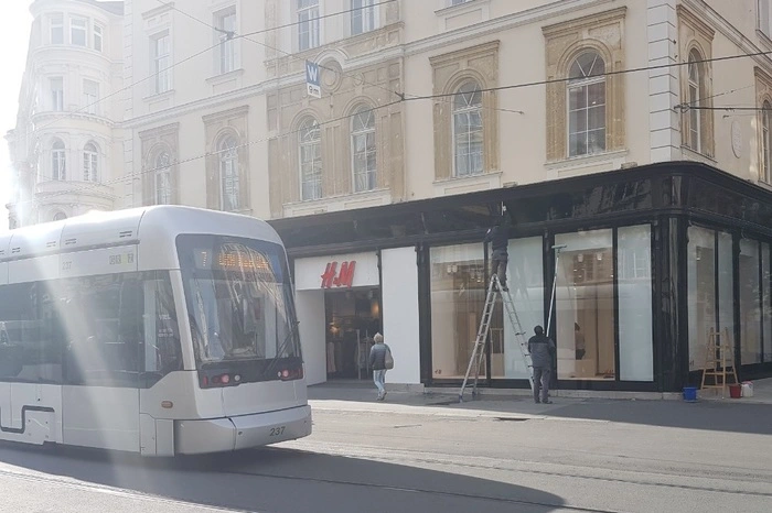 Und auch die H&M-Filiale beim Eisernen Tor wurde in den letzten Tagen umgebaut.