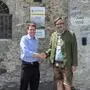 Mit dem Vertragsabschluss für sieben Batteriespeicher startet STABL Energy gemeinsam mit dem Elektrowerk Schöder in den österreichischen Markt. Im Bild: Stefan Stadlober (rechts), Geschäftsführer des Elektrowerks Schöder, und Luis Beckmann (links), Sales & Business Development Manager bei STABL Energy
