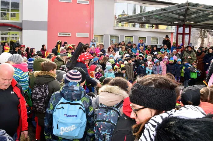 Den lustigen Vormittag gestalteten gemeinsam die Kinder des Kindergartens und der Volksschule Sankt Marein.