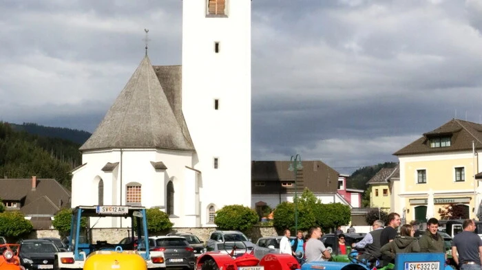 Die Pfarre St. Salvator lud am Sonntagvormittag zur Fahrzeugsegnung.    
