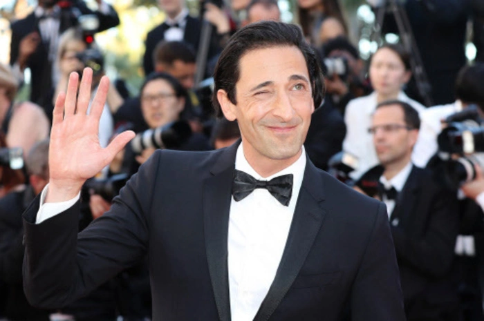 US-Schauspieler Adrien Brody in Feiertagslaune.