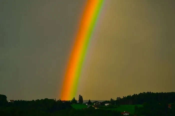 Passend zum "Pride-Month" im Juni hat Karl Zettelbauer diesen Regenbogen festgehalten, östlich von Wollsdorferegg.