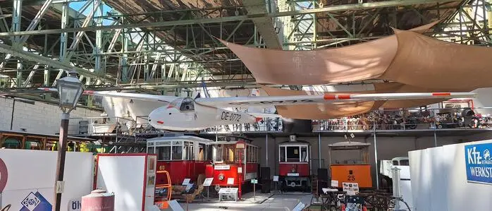 Der Segelflieger Type Schleicher K8 Baujahr 1966 ist schon an seinem Platz