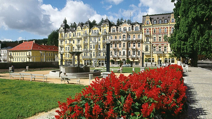 Ruhe für Körper und Seele findet man auch bei den Spaziergängen in und um Marienbad. Auch der umliegende Kaiserwald bringt pure Erholung.