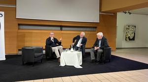 Michael Raschemann (l., Energiequelle GmbH), Karl Rose (M., Aufsichtsratsvorsitzender Energie Steiermark AG) und Burghard Zeiler (r., Wirtschaftsbund-Ortsgruppenobmann Deutschlandsberg) bei der Podiumsdiskussion
