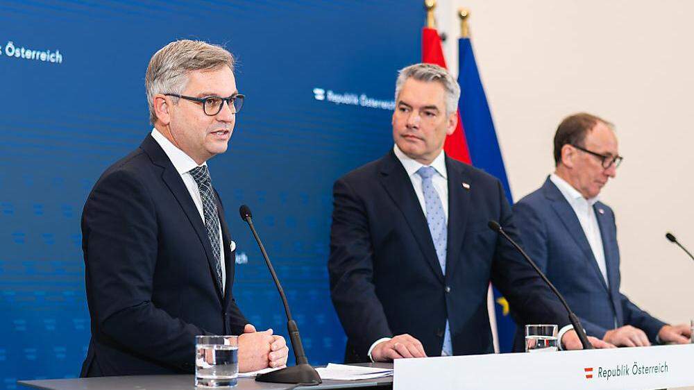 Finanzminister Magnus Brunner, Bundeskanzler Karl Nehammer und Sozialminister Johannes Rauch