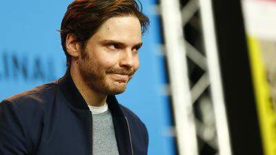 Daniel Brühl spielt einen Filmemacher, der die Verhandlung gegen die amerikanische Studentin Amanda Knox verfolgt