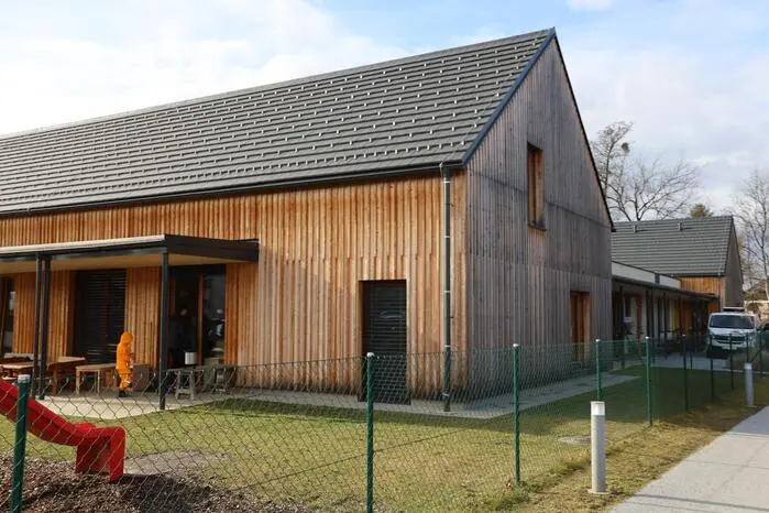 Obwohl das Kinderzentrum in Mureck erst vor vier Jahren neu gebaut wurde, platzte es schon wieder aus allen Nähten. Der Zubau soll nun Abhilfe schaffen und kostete 860.000 Euro