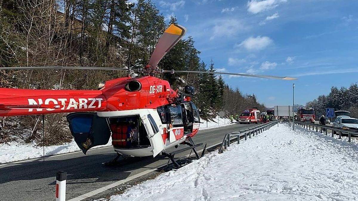 Der RK1 der ARA Flugrettung brachte die verletzte Person ins Klinikum Klagenfurt