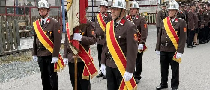 Den festlichen Auftakt bildeten eine feierliche Heilige Messe, die von Stadtpfarrer Franz Brei und Diakon Willi Brunner gemeinsam zelebriert wurde, sowie der Einmarsch der Fahnenabordnungen