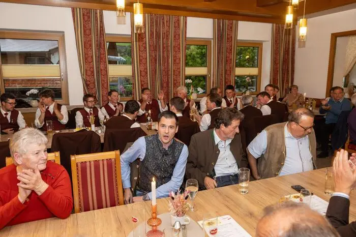 Klicken Sie sich durch die Bilder des Abends!