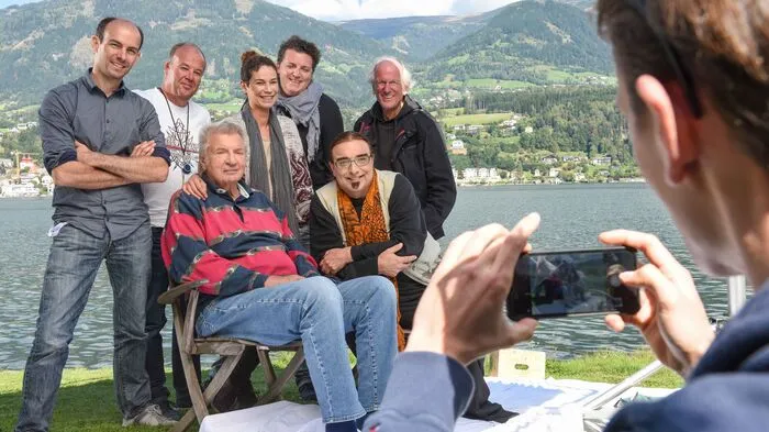 Zum bevorstehenden 80er von Werner Schneyder drehte Rudi Dolezal in Millstatt und am Südufer des Millstätter Sees für die neue Reihe "Österreichische Kabarettlegenden", die demnächst in Servus TV ausgestrahlt wird. Diese Woche war das Fernsehteam vor Ort.