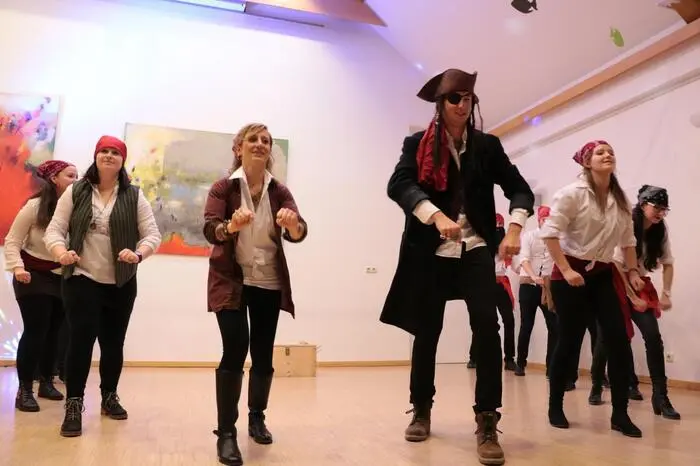 Die Mitternachtseinlage mit vielen Tanzeinlagen entführte die Besucher in die Welt der Piraten. 