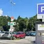 Ein Parkplatz mit Parkautomat | Künftig sollen acht Gratisparkplätze in Spittal kostenpflichtig werden