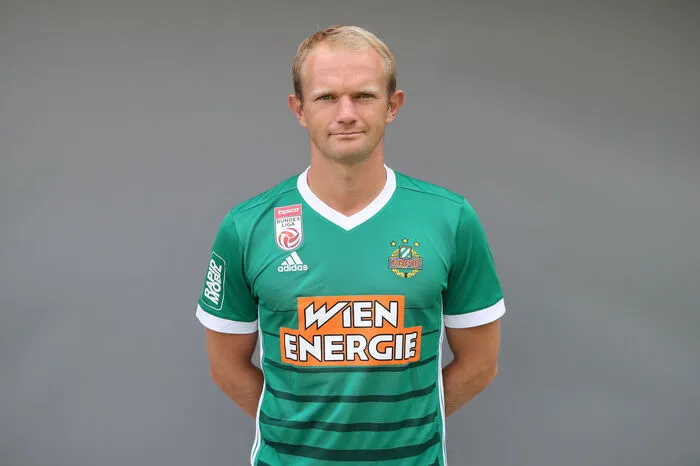 Mario Sonnleitner, geboren am 8. Oktober 1986 Vereine als Profi: GAK, SV Kapfenberg, Sturm Graz, Rapid Spiele für Rapid (vor der Saison): 272