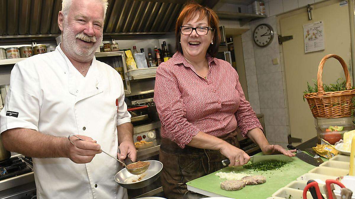 Nicht nur am Herd ein eingespieltes Team: Fritz und Traudi Seebacher aus Gnesau