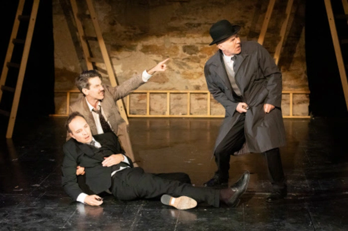 Jeden Sommer sorgen Künstlerinnen und Künstler für ein Theatervergnügen am Burgtheater auf der Heunburg. An lauen Sommernächten können in der Ruine Schauspiel und Konzerte belauscht werden. Das Programm für das heurige Jahr wurde noch nicht veröffentlicht.