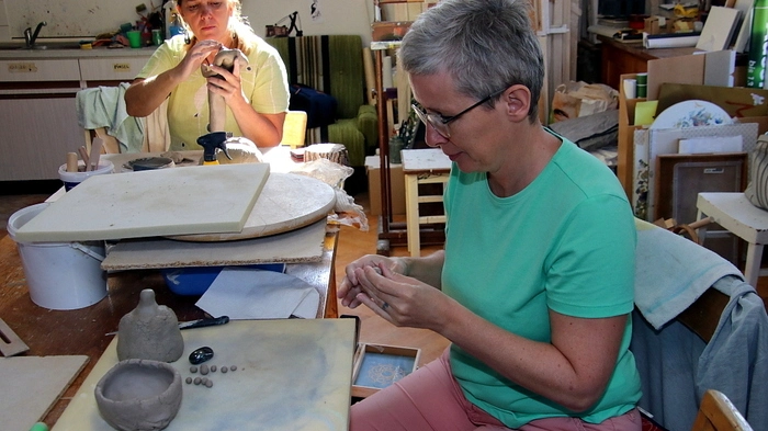 Von 4. bis 10. September erarbeiten vier Künstlerinnen und ein Künstler beim ersten Keramik-Symposium in der "villahafner" neue Werke.