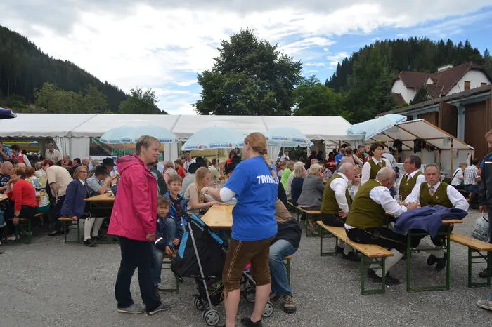 Weitere Attraktionen waren der Kinder Staffel Bewerb und der „O-wind“-Bewerb mit den Bürgermeistern aus den Kraftspendedörfern, die sich beim Ankurbeln der „O-wind“ messten.