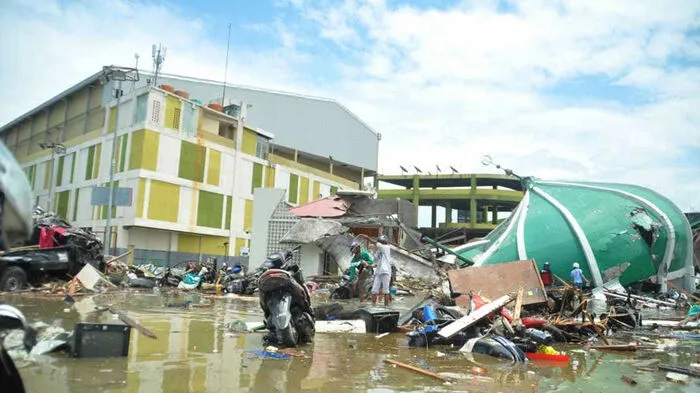Nach der Tsunami-Katastrophe auf Sulawesi wird die Suche nach Überlebenden zum Wettlauf gegen die Zeit.