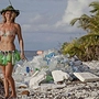 Alison Teal:  Aus alten Plastikflaschen kann man doch ganz hervorragend Bikinis fertigen