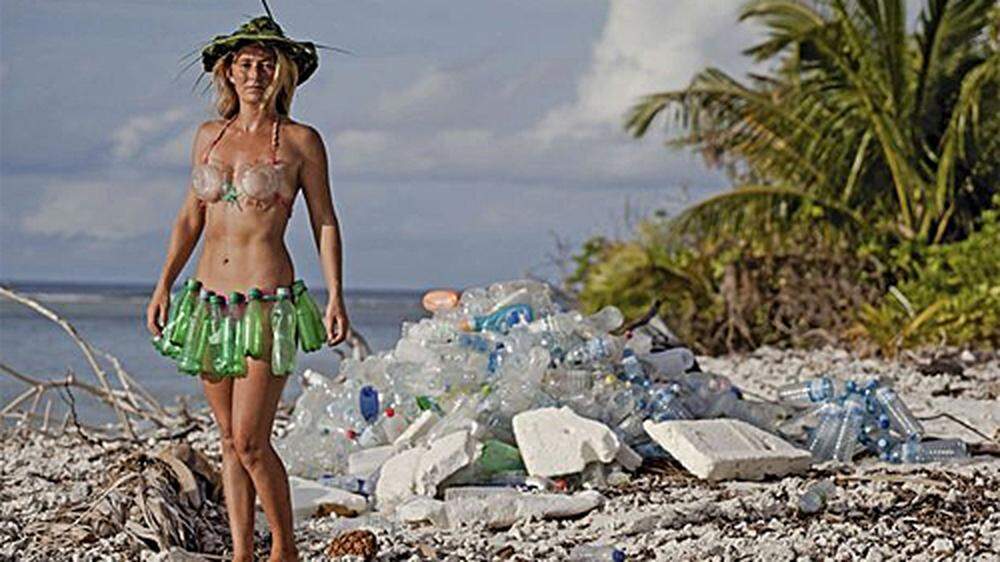 Alison Teal:  Aus alten Plastikflaschen kann man doch ganz hervorragend Bikinis fertigen