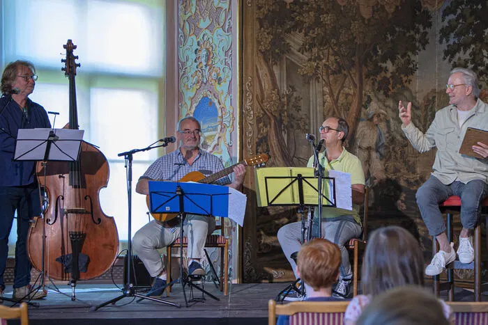 Das Trio Gemärch begleitete Folke Tegetthoff beim musikalischen Märchen "was wir alles können