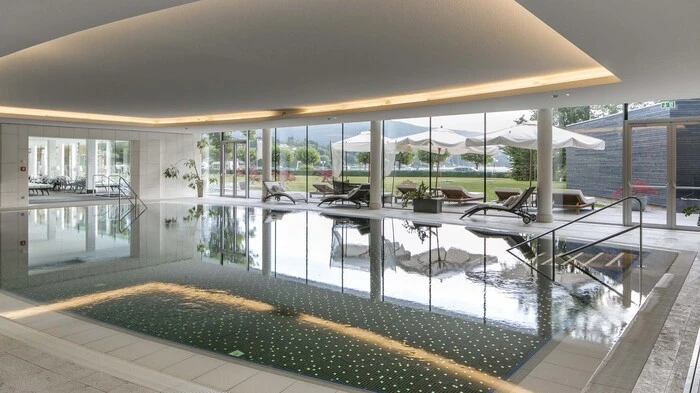 Entspannung auf höchstem Niveau: der Indoor-Pool.