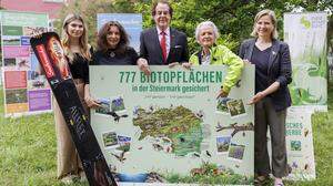 Die Saubermacher-„Klimabotschafterin“ Carmen Kainz, Romana Ull (Naturschutzbund Österreich), Hans Roth (Saubermacher), Johannes Gepp (Naturschutzbund Steiermark) und Judith Schwentner (Vizebürgermeisterin Graz)