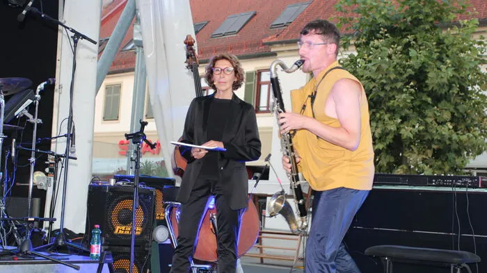 Adele Neuhauser im Konzert.