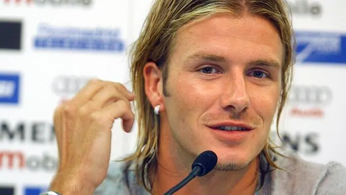 David Beckham auf einem Foto aus dem Jahr 2003, damals Mittelfeldstar bei Real Madrid. Wir haben die besten Bilder der Fußball-Legende für Sie zusammengesucht...