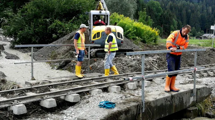 Der Probsterbach überflutete die Murtalbahn. Zwischen Murau und Unzmarkt werden die Züge bis voraussichtlich 24. August nicht fahren können.
