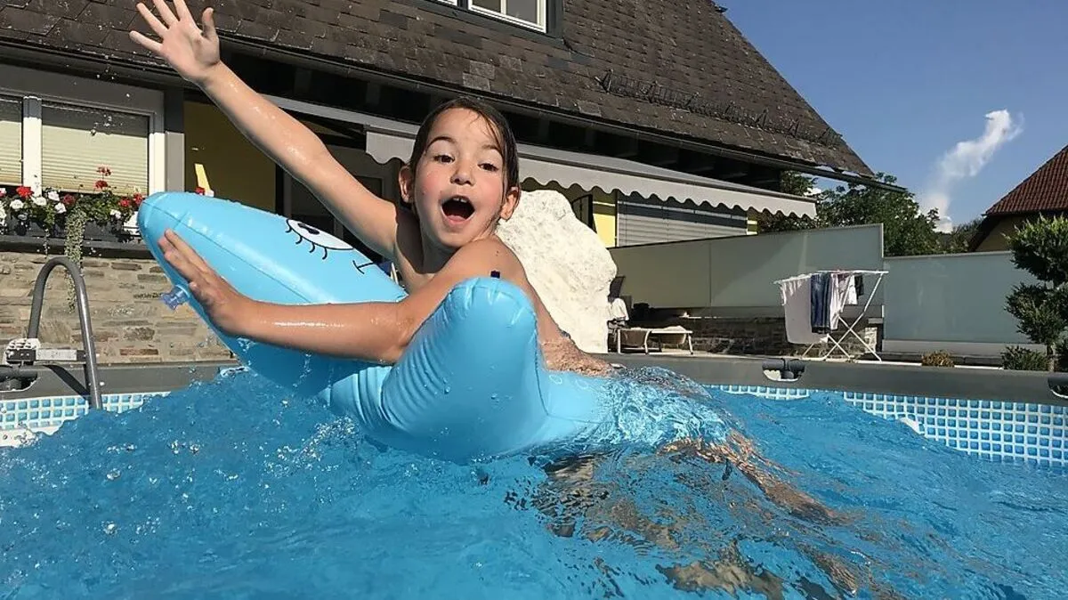 Marie (7) aus Trofaiach genießt den Sommer in vollen Zügen