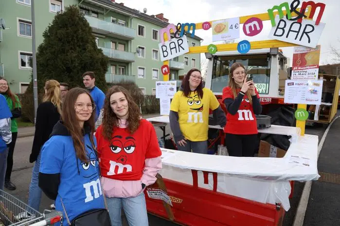 Am Weg zum Fehringer Hauptplatz wurde fleißig ausgeschenkt
